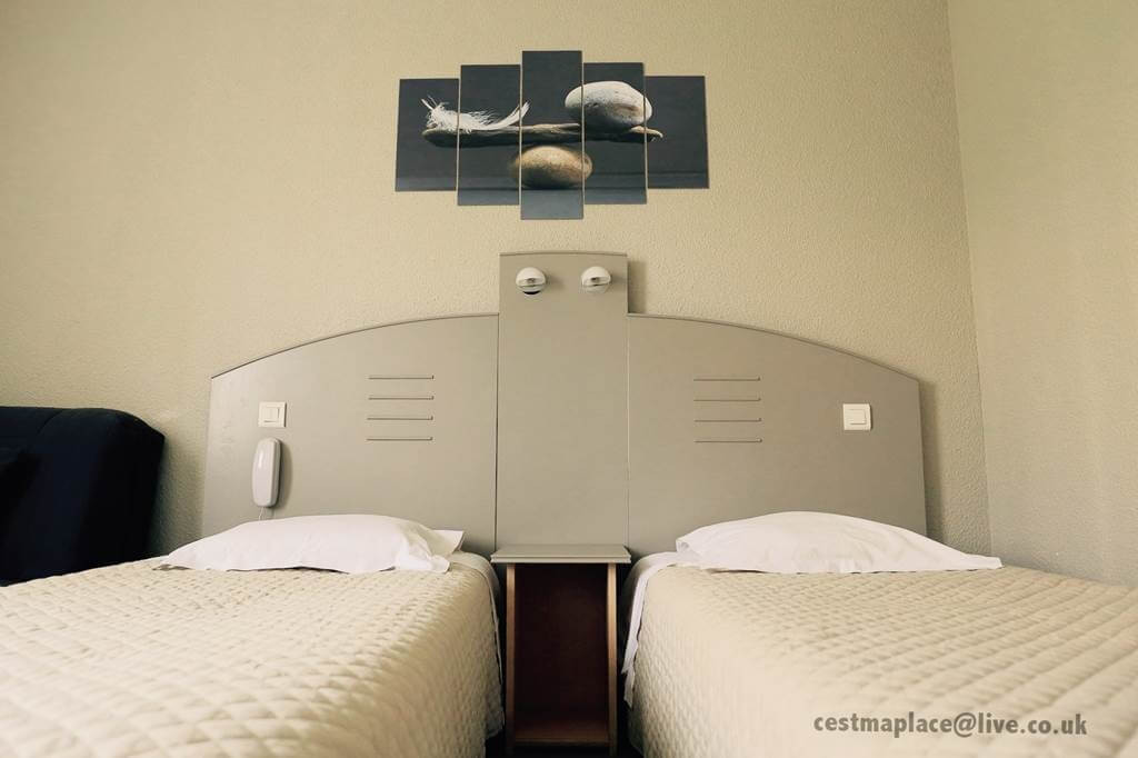 Chambre avec deux petits lits Chambre avec deux petits lits