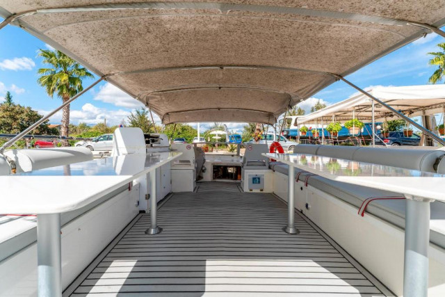 Gîte insolite sur l’eau – Bateau privatisé  jusqu'à 7 personnes_Bellegarde