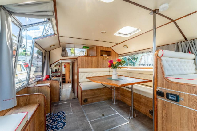 Gîte insolite sur l’eau – Bateau privatisé  jusqu'à 7 personnes_Bellegarde