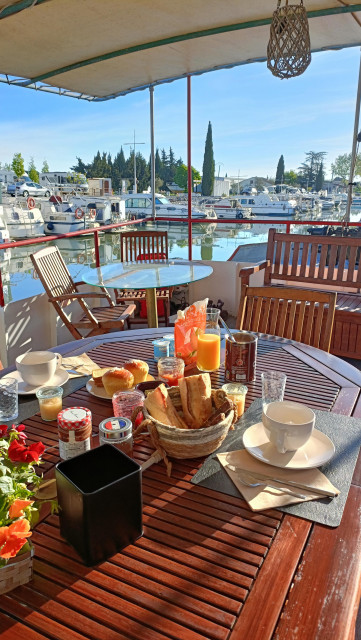 Guest Room - Péniche Farniente_Bellegarde