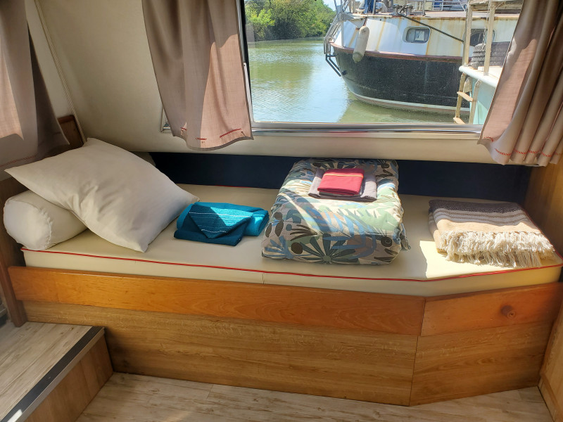 Gîte insolite sur l’eau – Bateau privatisé pour 2 à 7 personnes_Bellegarde