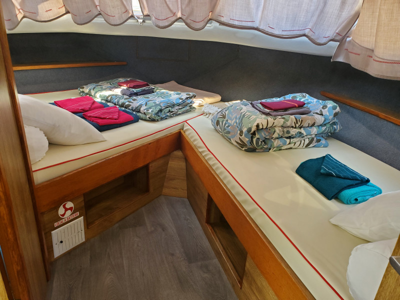 Gîte insolite sur l’eau – Bateau privatisé pour 2 à 7 personnes_Bellegarde
