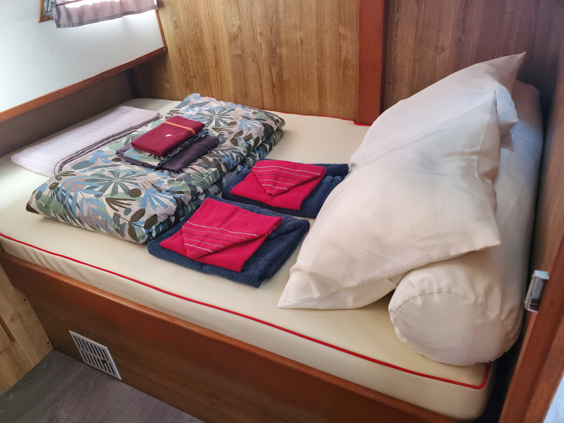 Gîte insolite sur l’eau – Bateau privatisé pour 2 à 7 personnes_Bellegarde