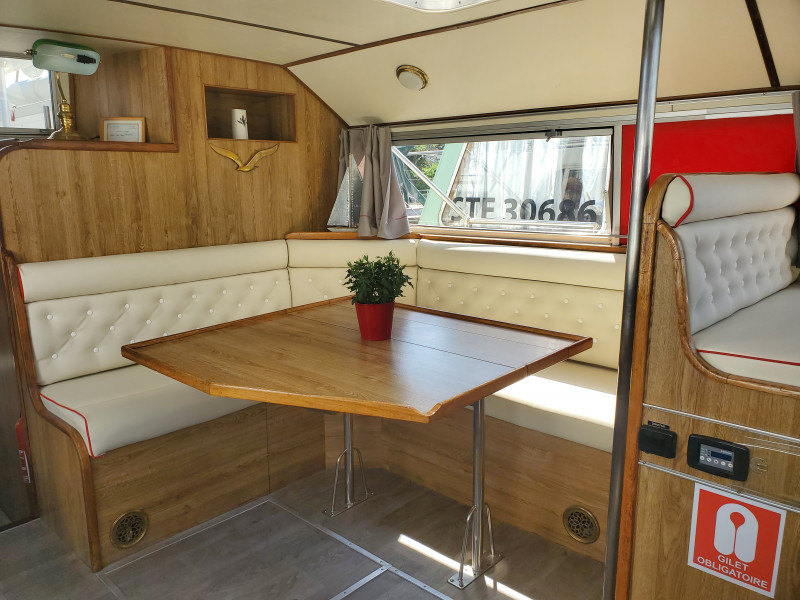 Gîte insolite sur l’eau – Bateau privatisé pour 2 à 7 personnes_Bellegarde