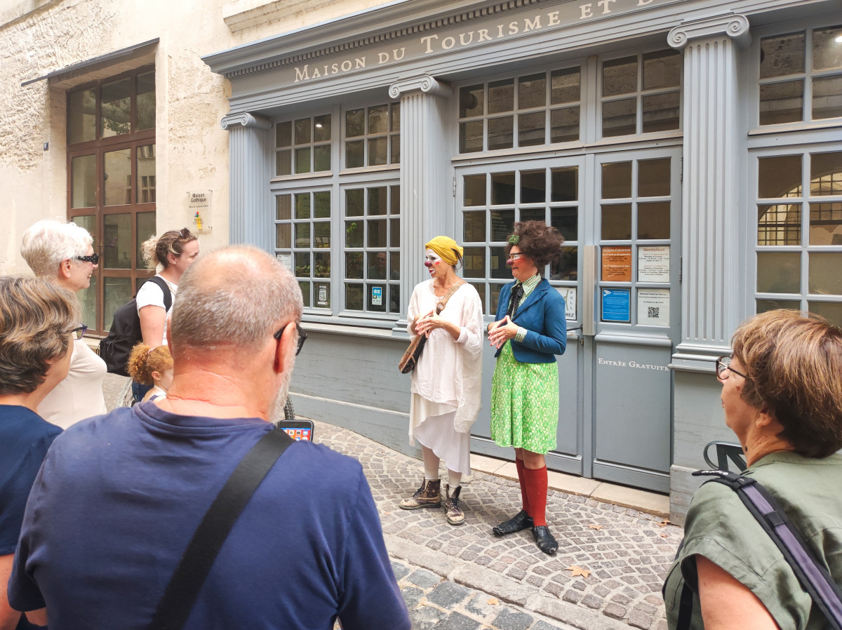 Guided tour - The Town of Clowns_Beaucaire Guided tour - The Town of Clowns_Beaucaire