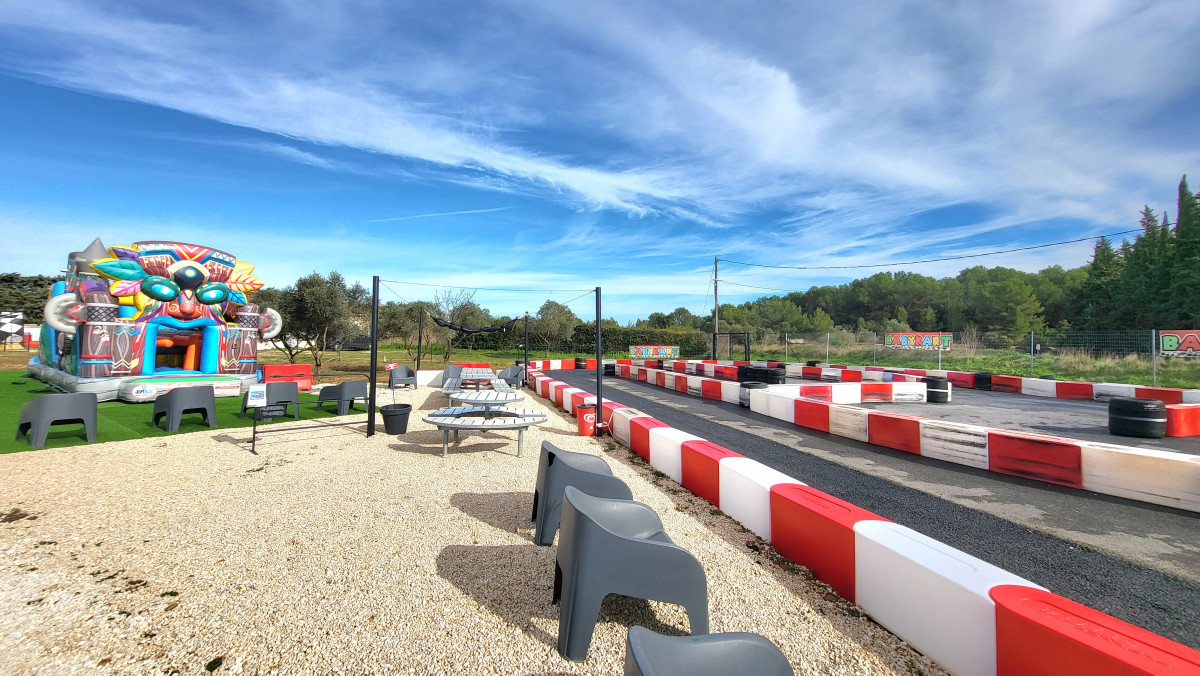 inflatable-castle-babykart-beaucaire
